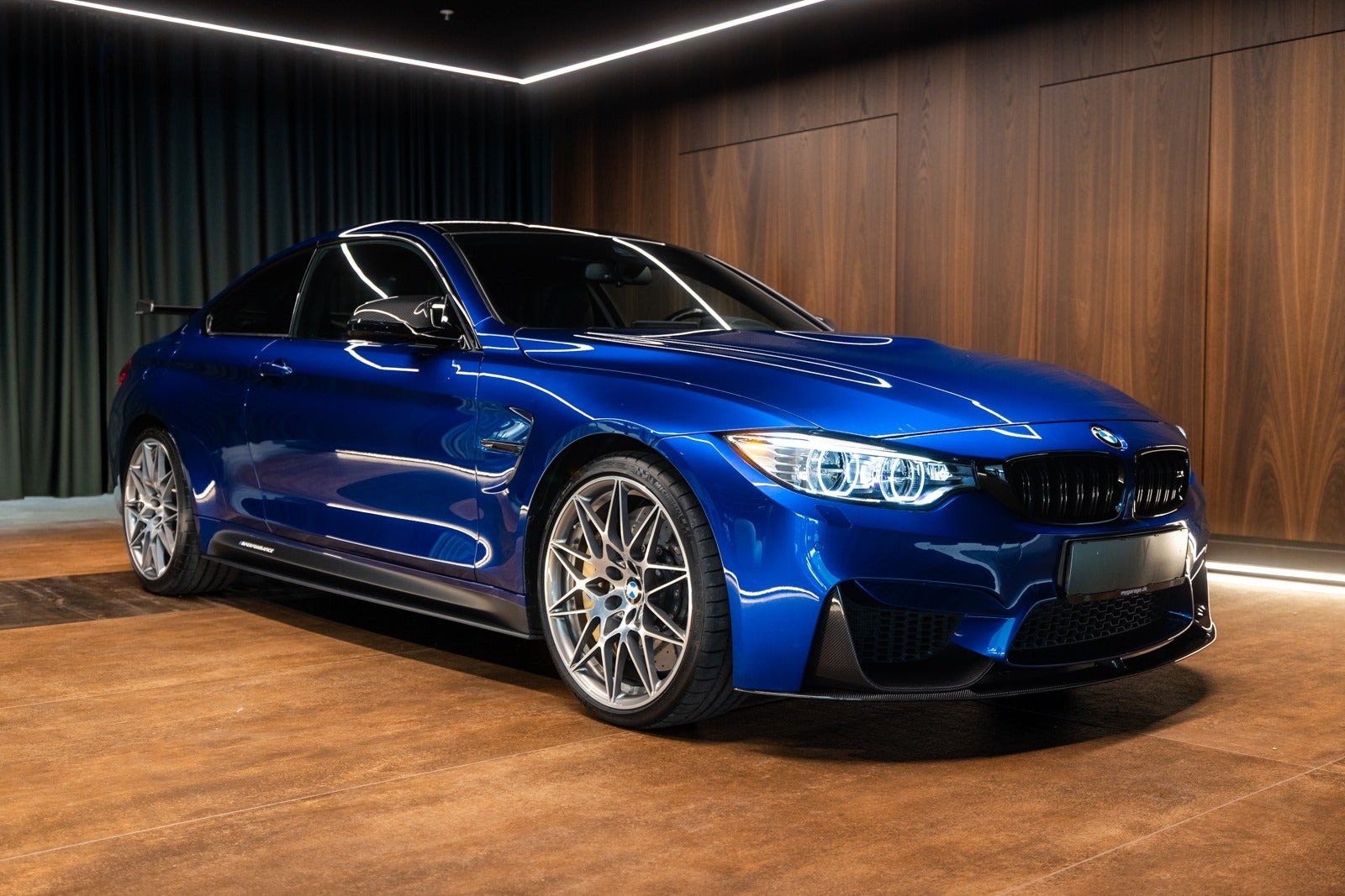Blå BMW M4 fra 2016