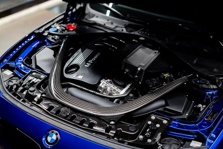 Blå BMW M4 fra 2016