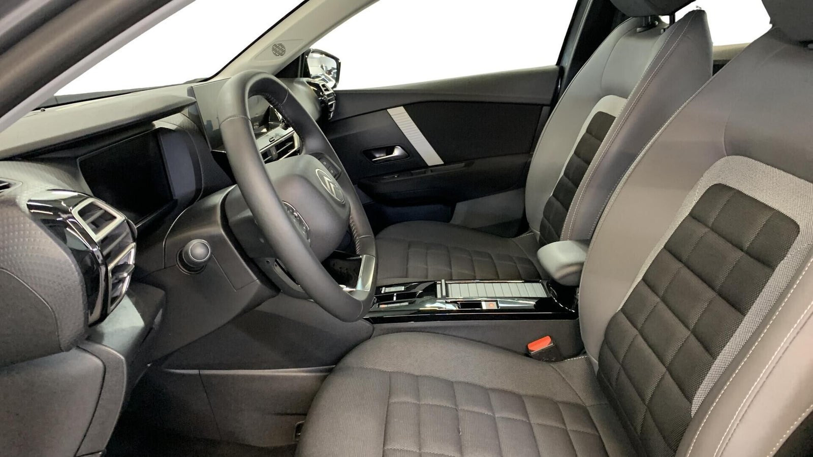 Grå Citroën ë-C4 fra 2025