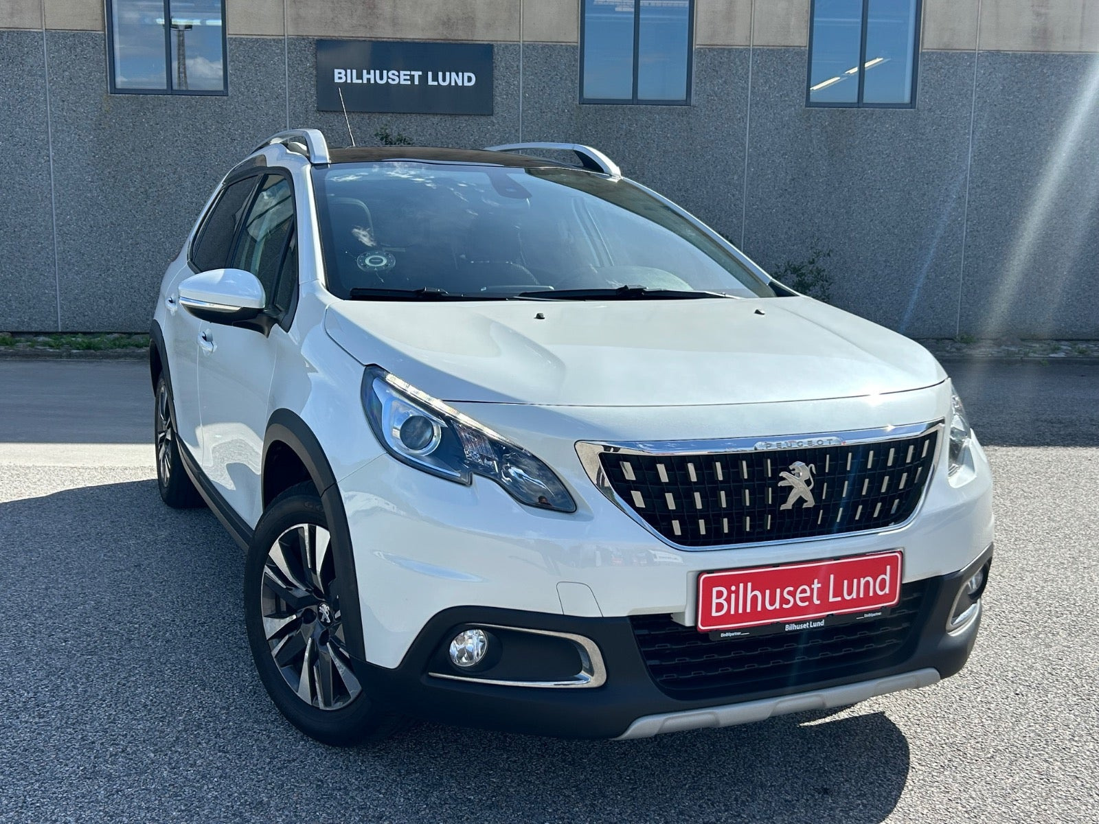 Peugeot 2008 1,2 e-THP 110 Allure Sky