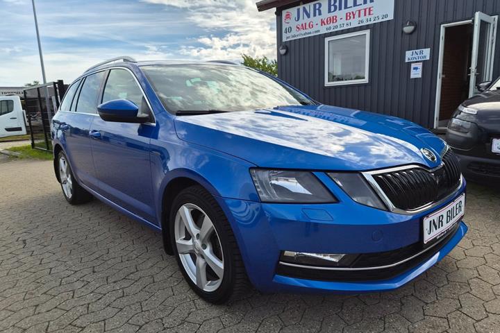 Blå Skoda Octavia fra 2018