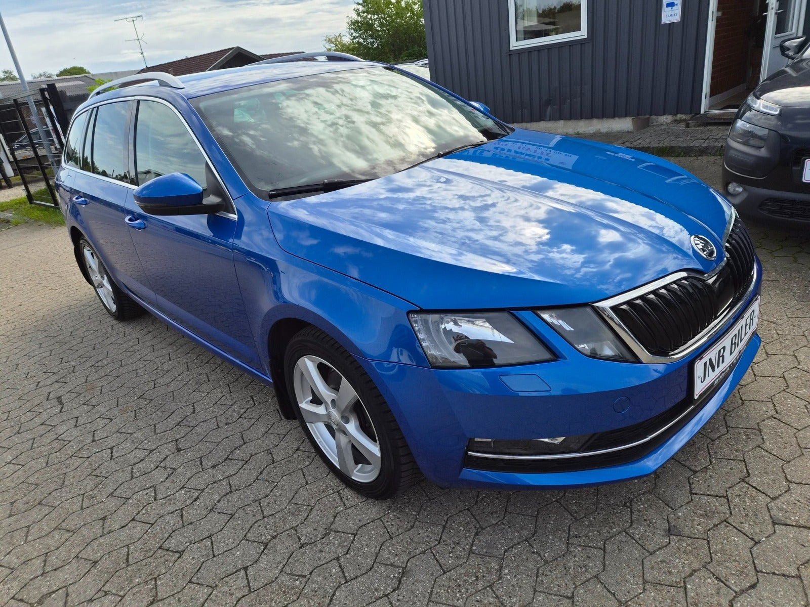Blå Skoda Octavia fra 2018