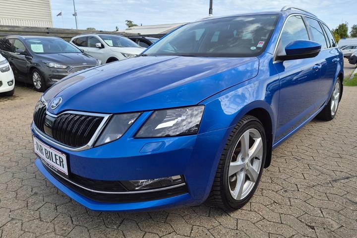 Blå Skoda Octavia fra 2018
