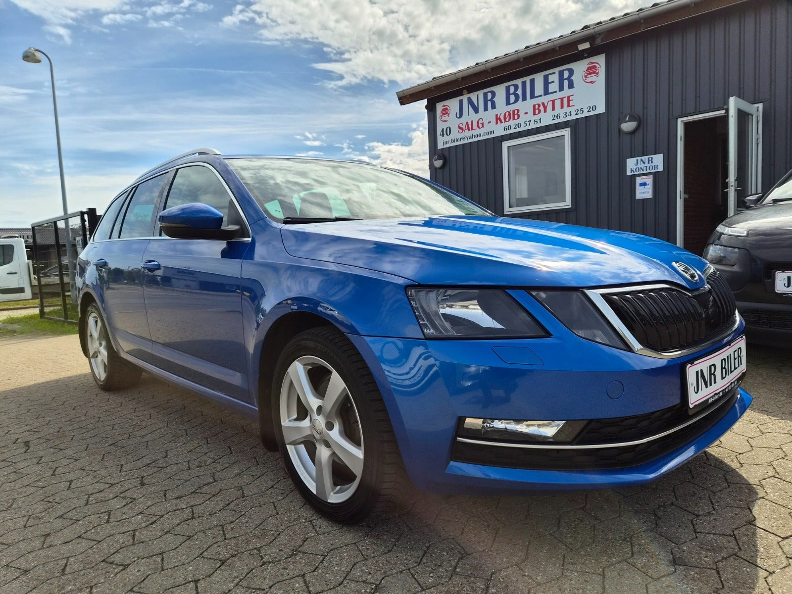 Blå Skoda Octavia fra 2018