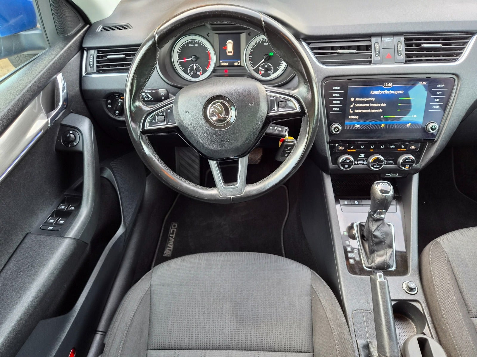 Blå Skoda Octavia fra 2018