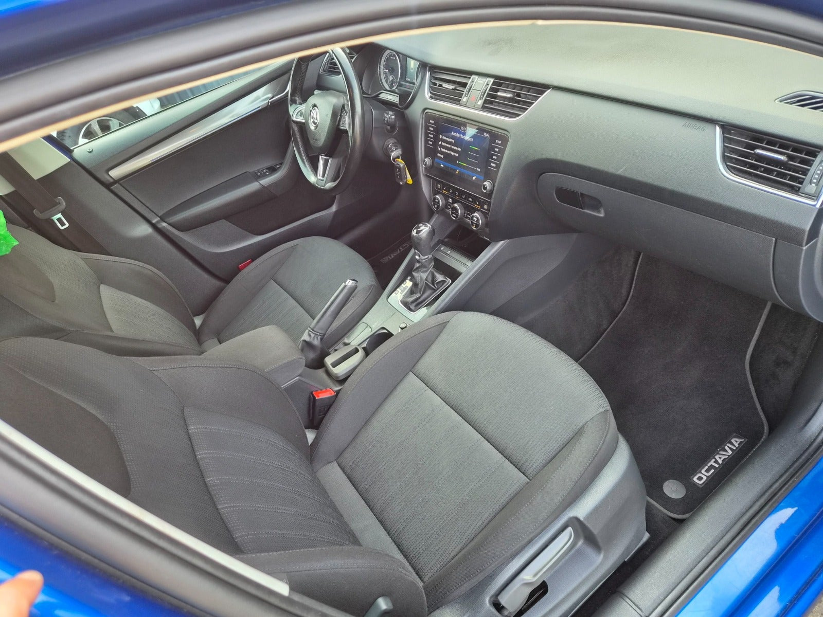 Blå Skoda Octavia fra 2018