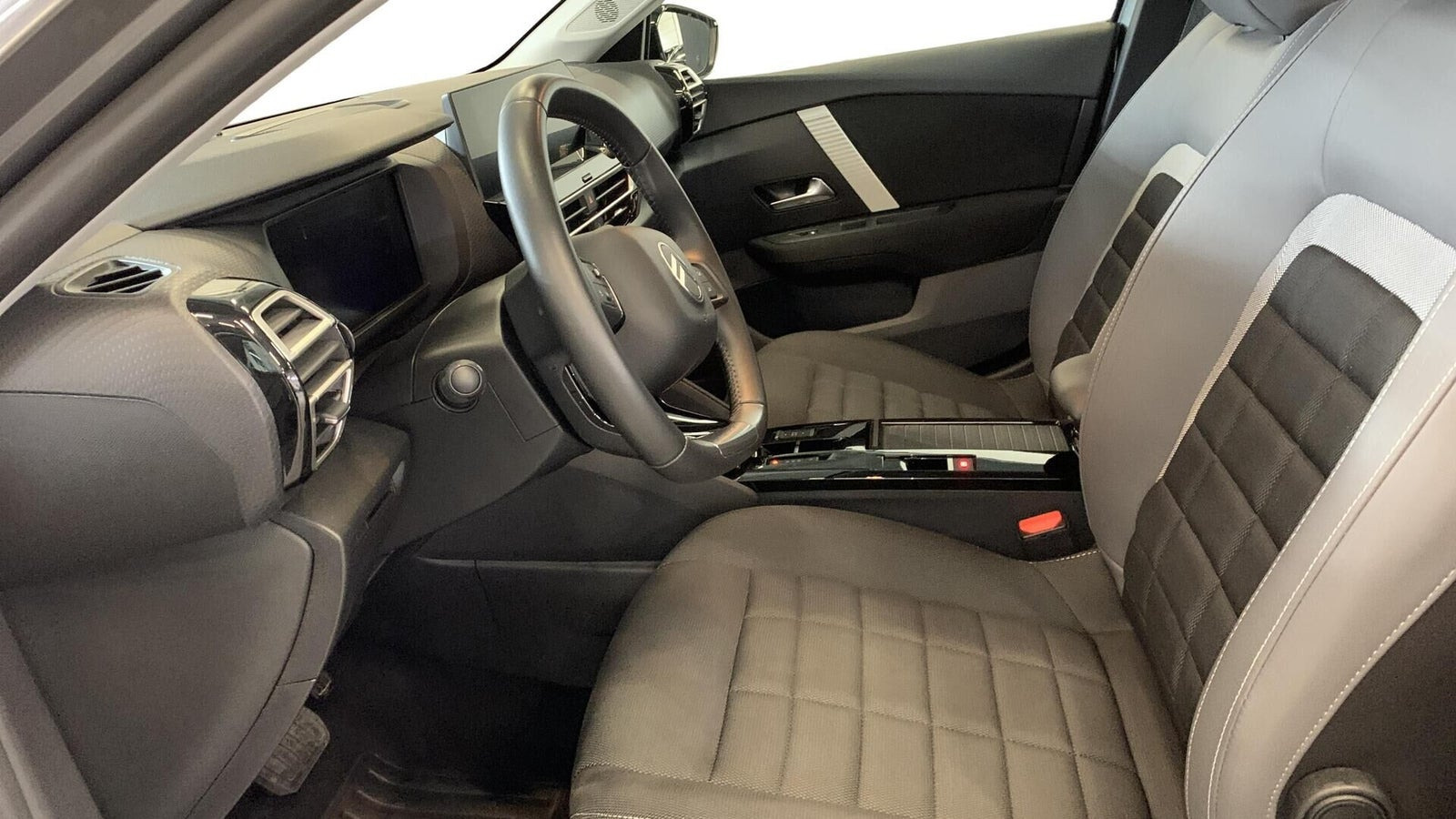 Grå Citroën ë-C4 fra 2025
