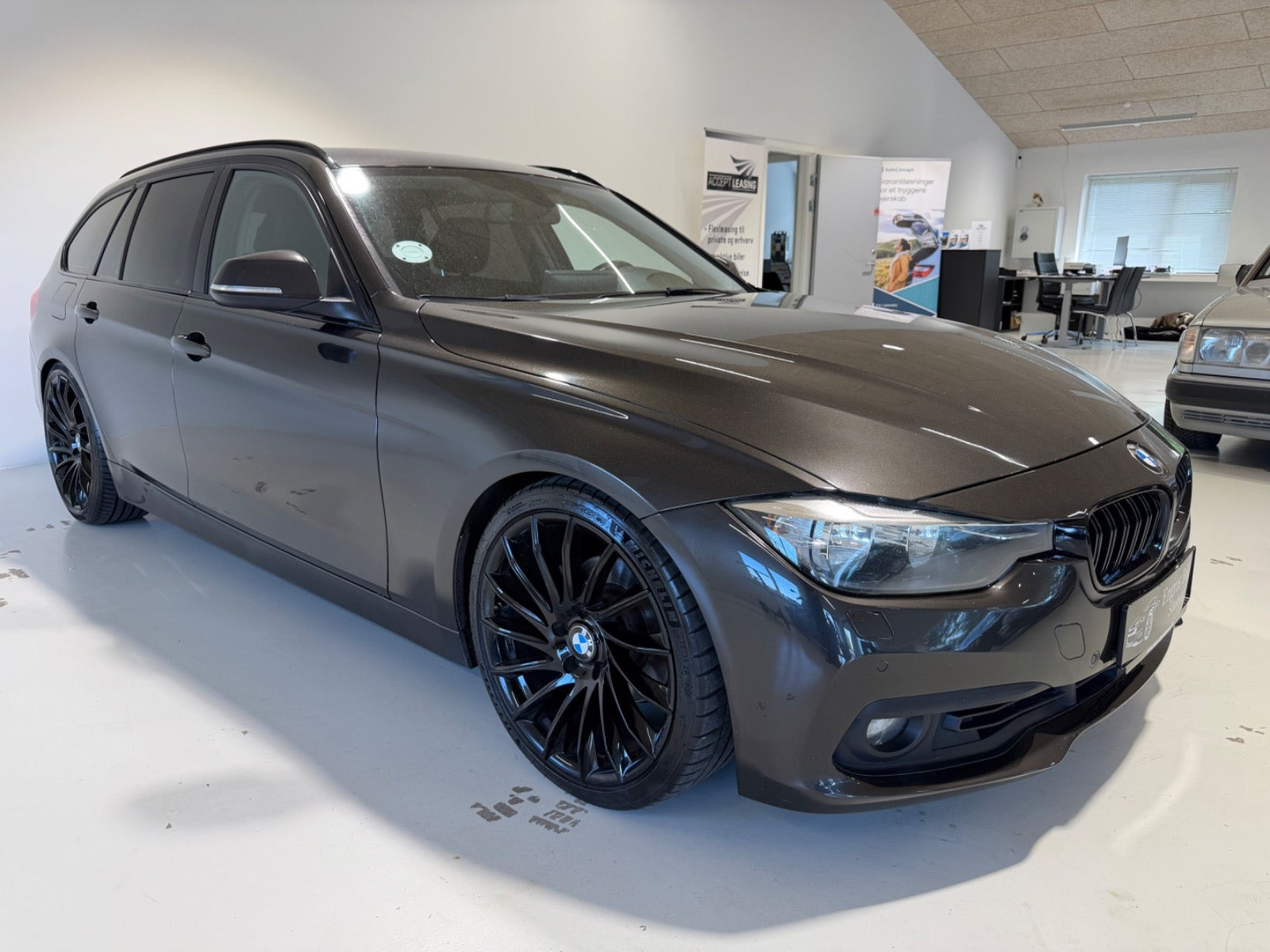 BMW 320i 2,0 Touring aut.