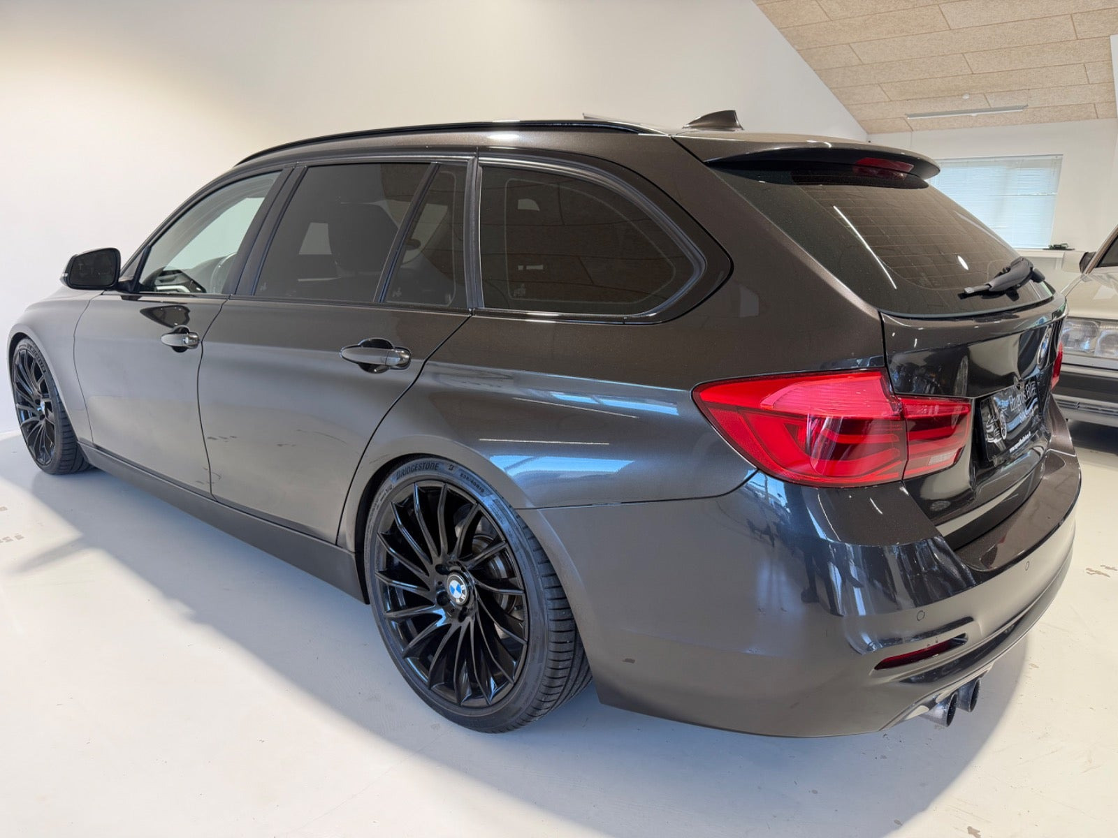 Brun BMW 320i fra 2017