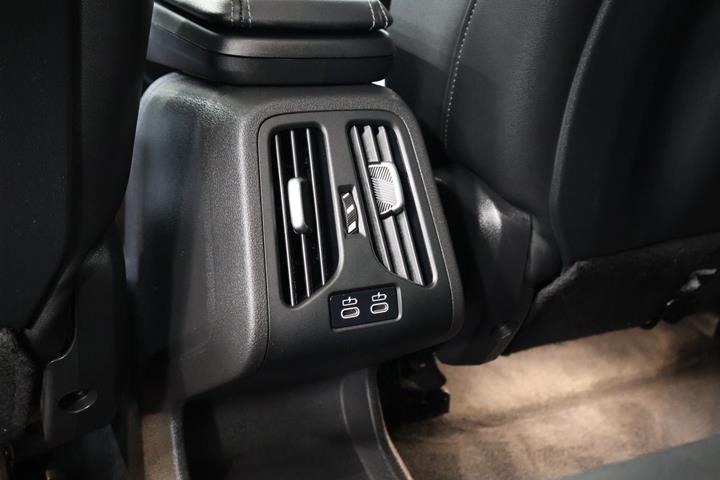 Hvid BMW iX1 fra 2025