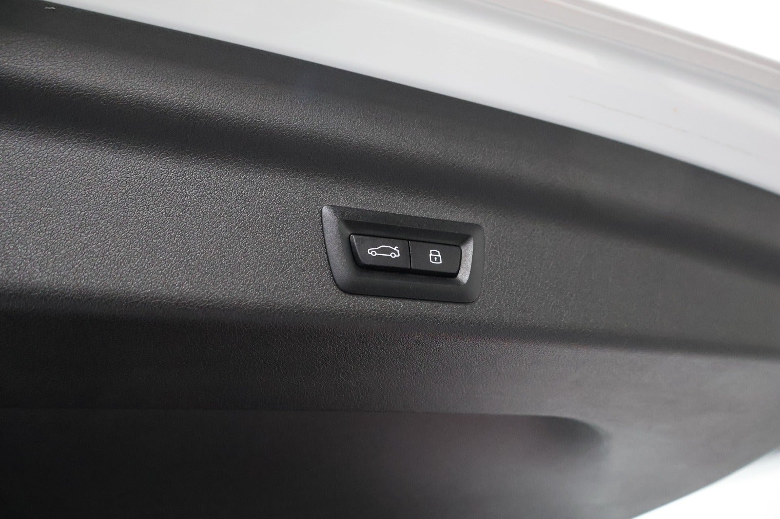 Hvid BMW iX1 fra 2025