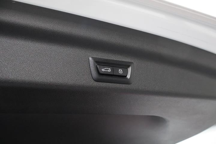 Hvid BMW iX1 fra 2025