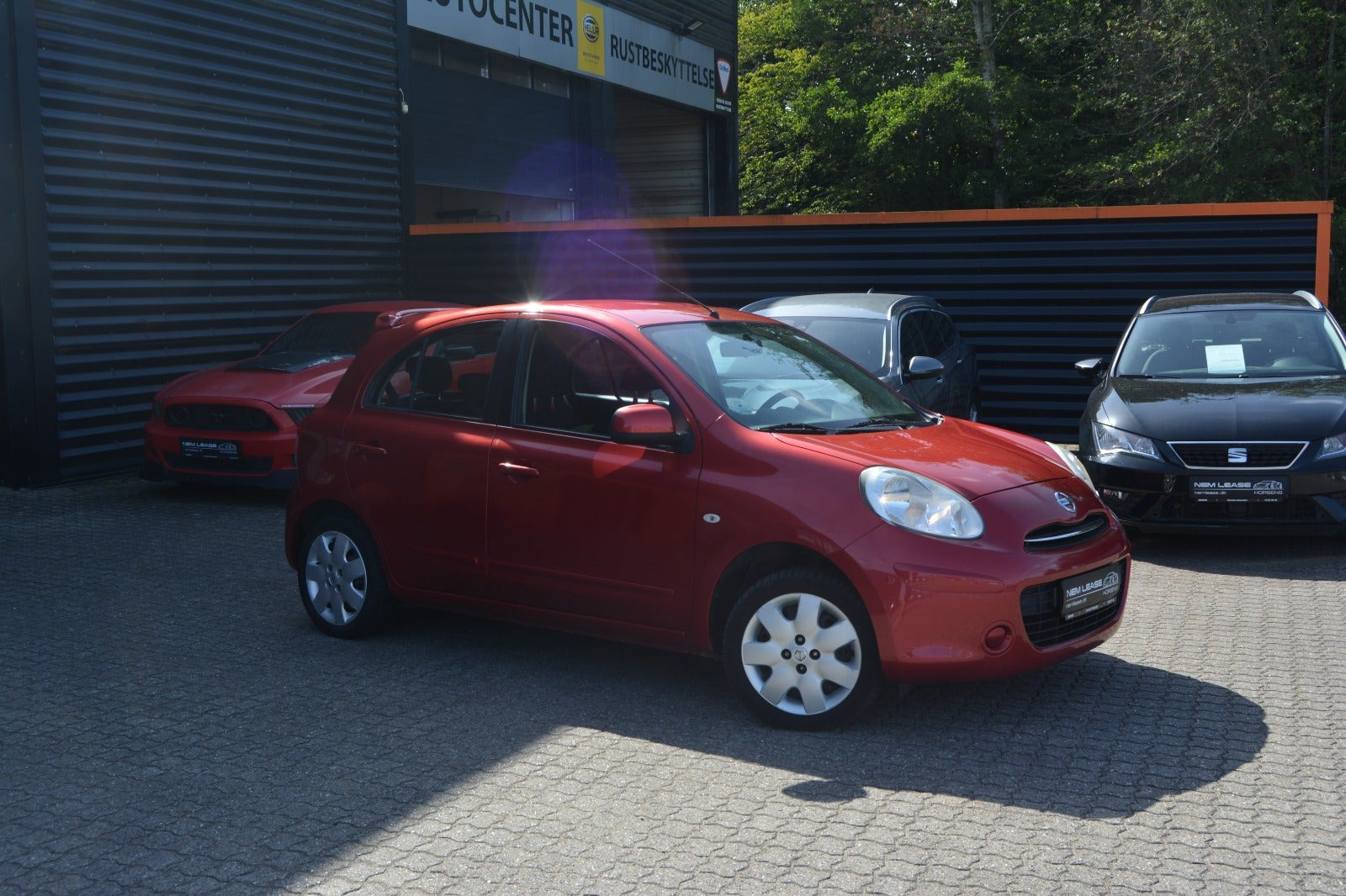 Rød Nissan Micra fra 2011