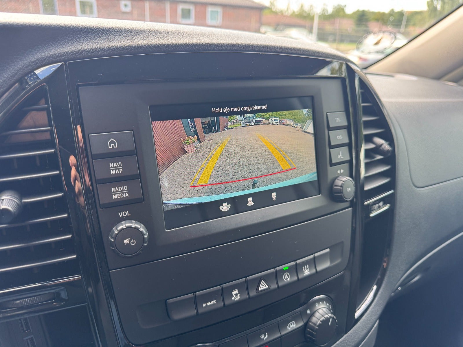 Hvid Mercedes Vito 114 fra 2021