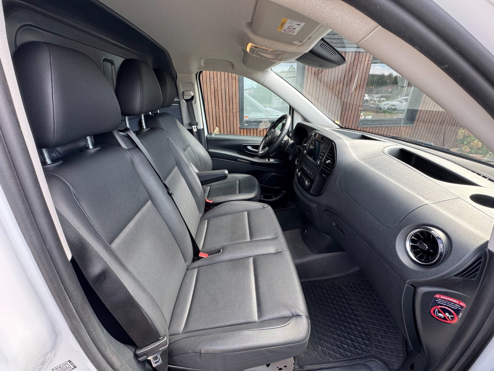 Hvid Mercedes Vito 114 fra 2021
