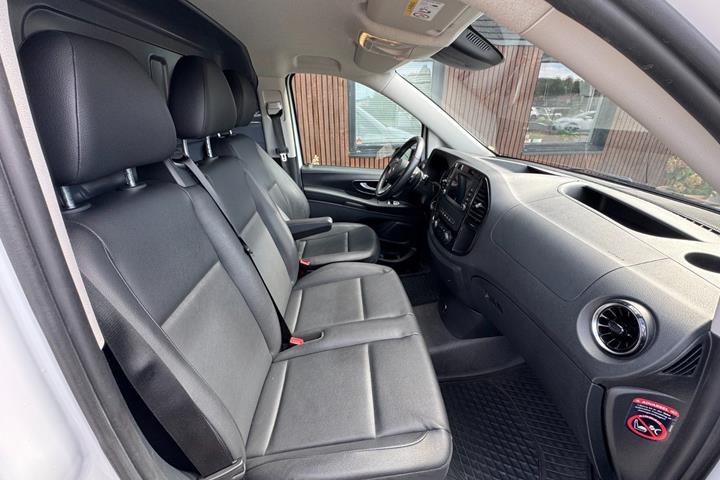 Hvid Mercedes Vito 114 fra 2021