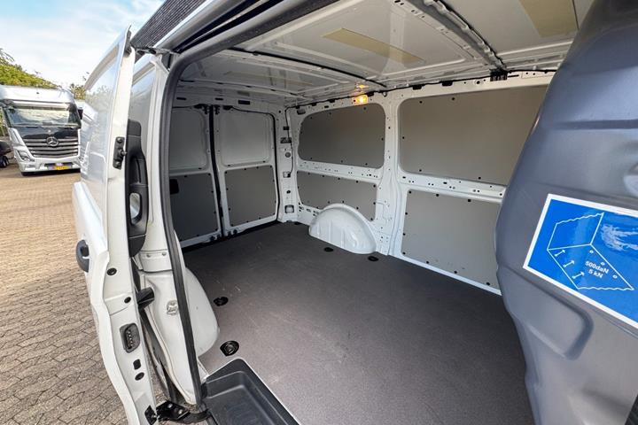 Hvid Mercedes Vito 114 fra 2021