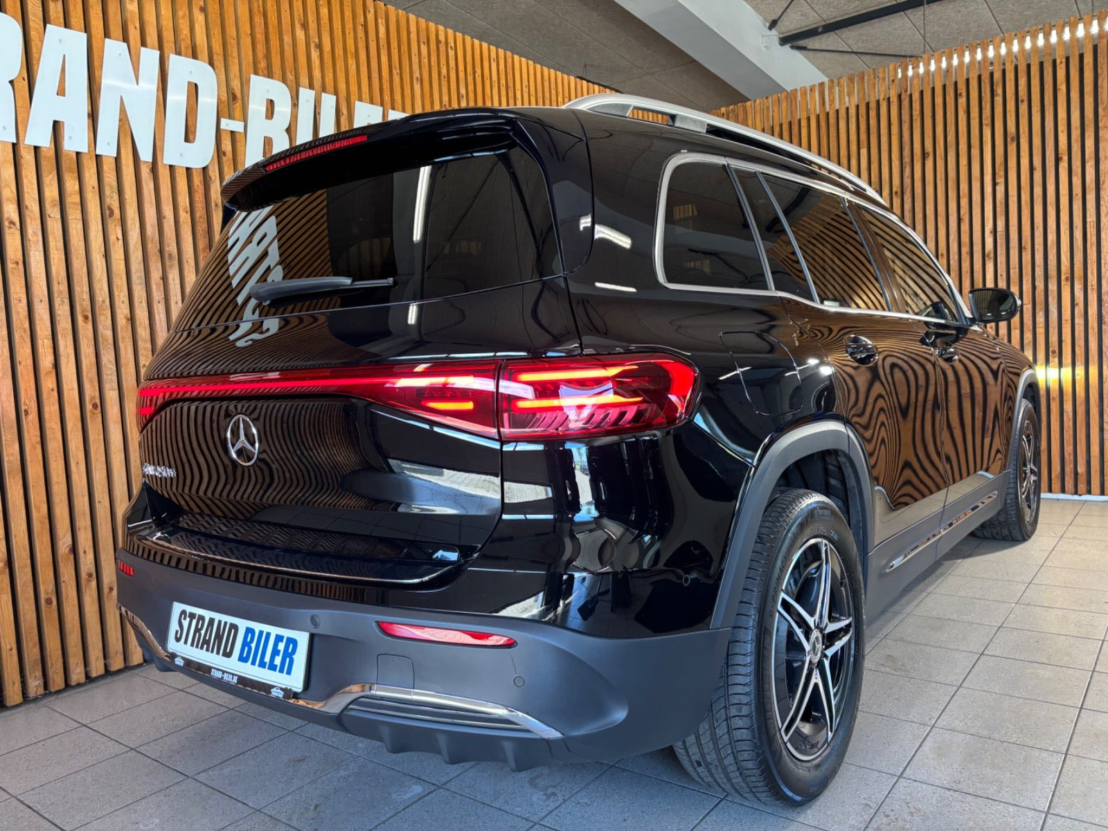 Sort Mercedes EQB250+ fra 2025