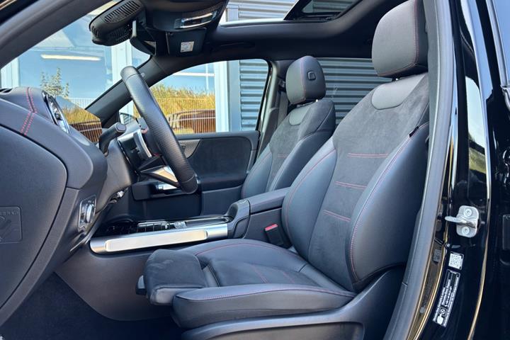 Sort Mercedes EQB250+ fra 2025