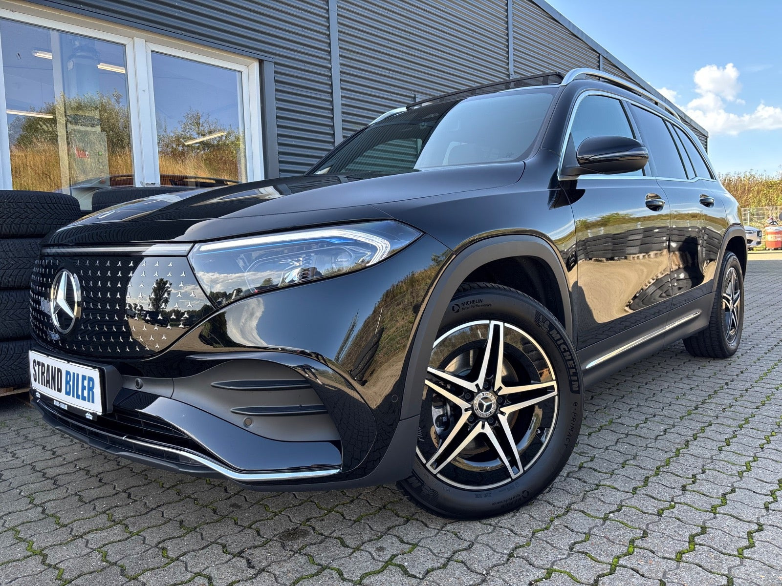 Sort Mercedes EQB250+ fra 2025