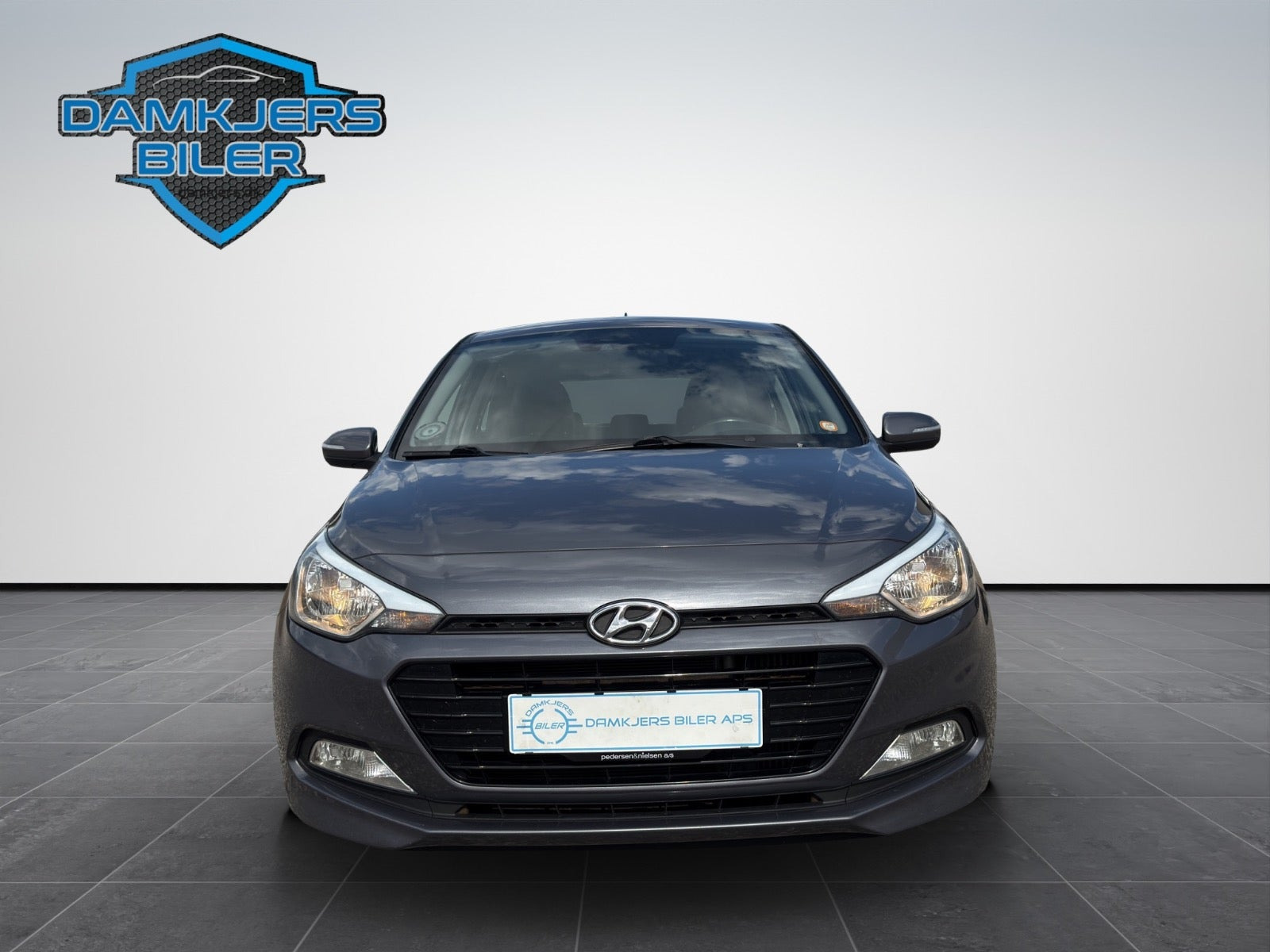Grå Hyundai i20 fra 2017