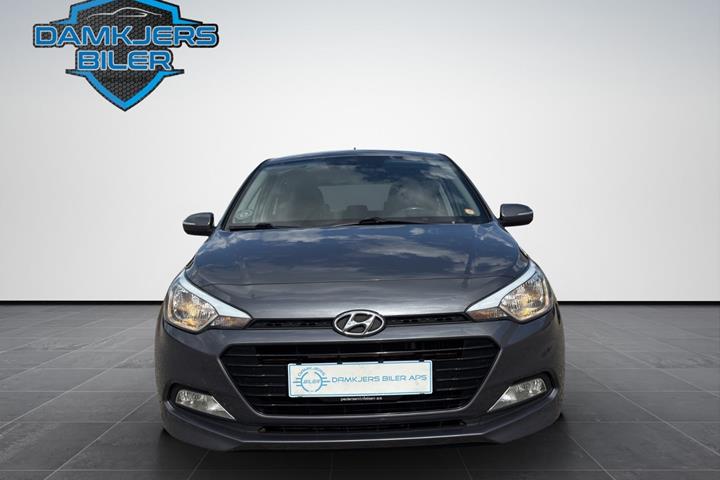Grå Hyundai i20 fra 2017