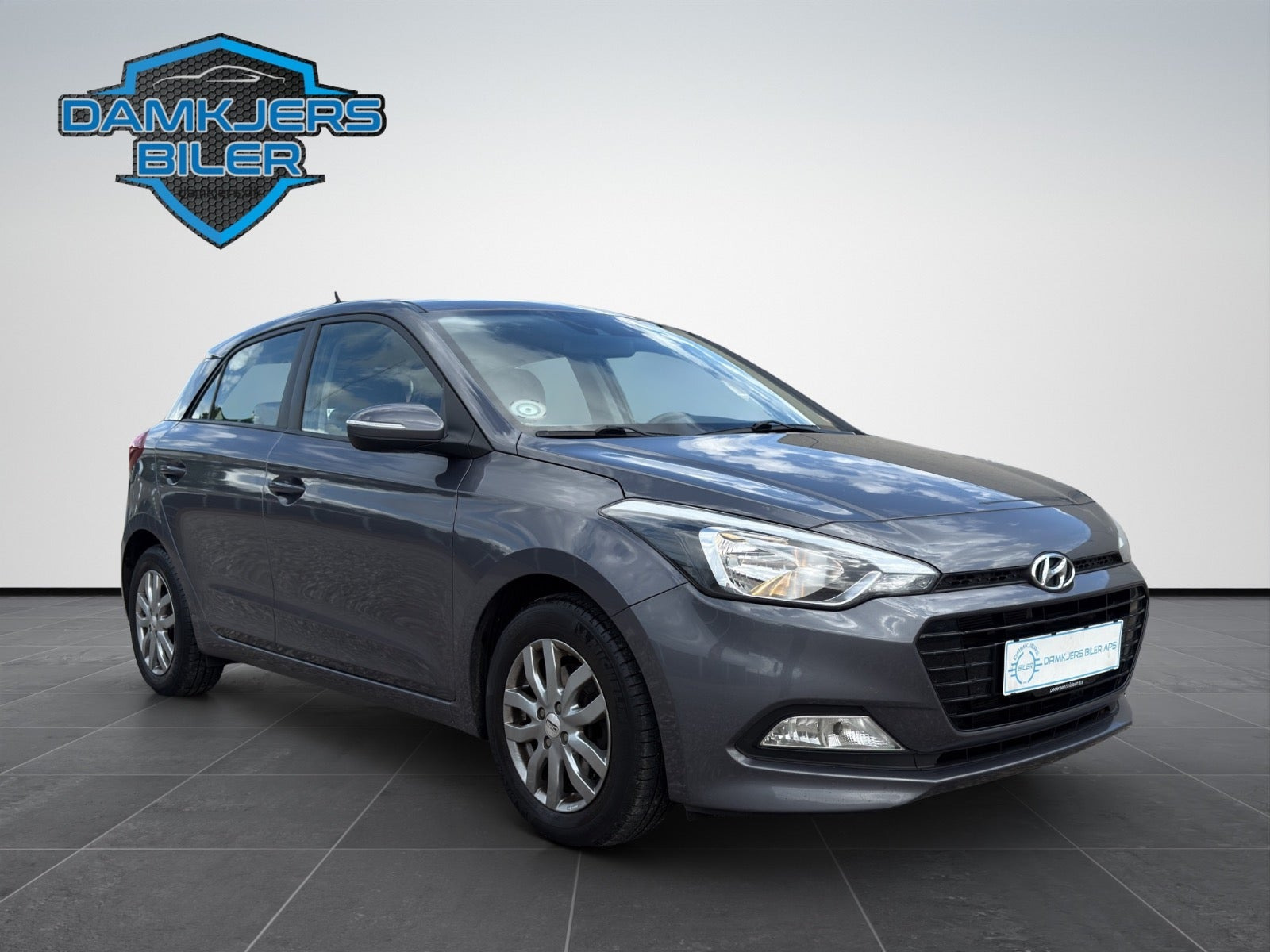 Grå Hyundai i20 fra 2017