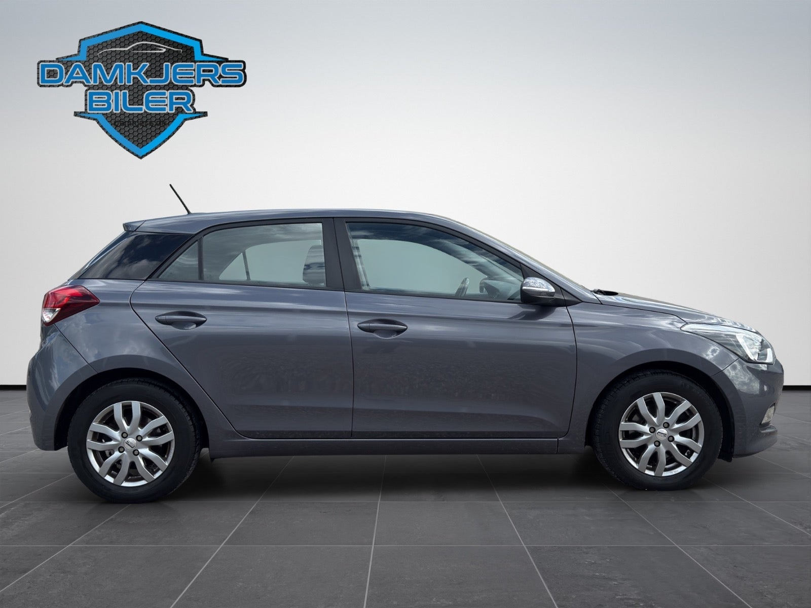 Grå Hyundai i20 fra 2017