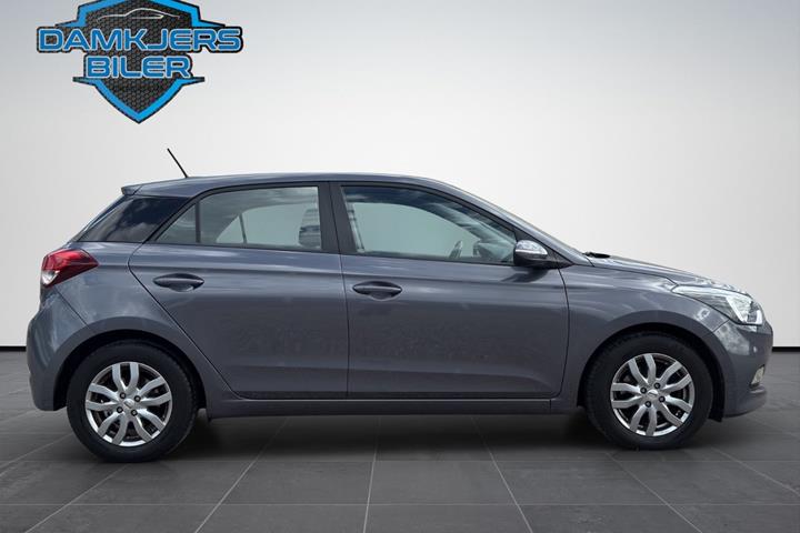 Grå Hyundai i20 fra 2017