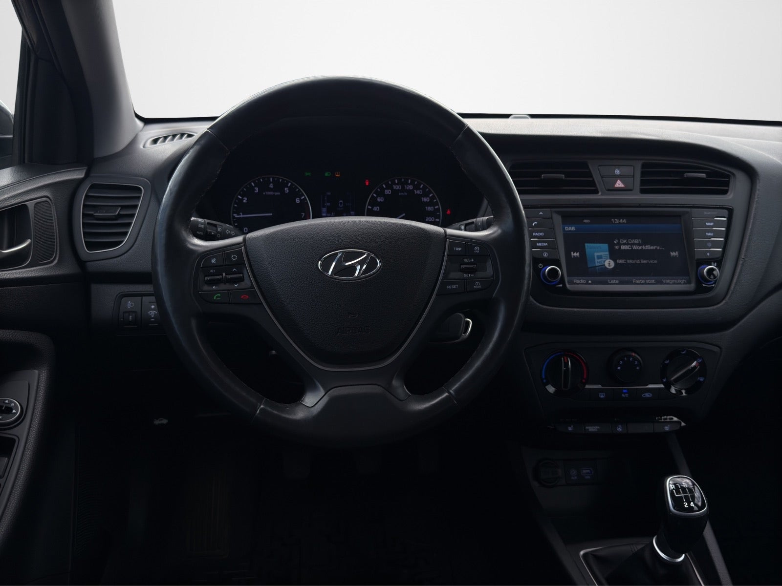 Grå Hyundai i20 fra 2017