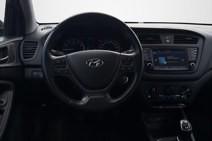 Grå Hyundai i20 fra 2017