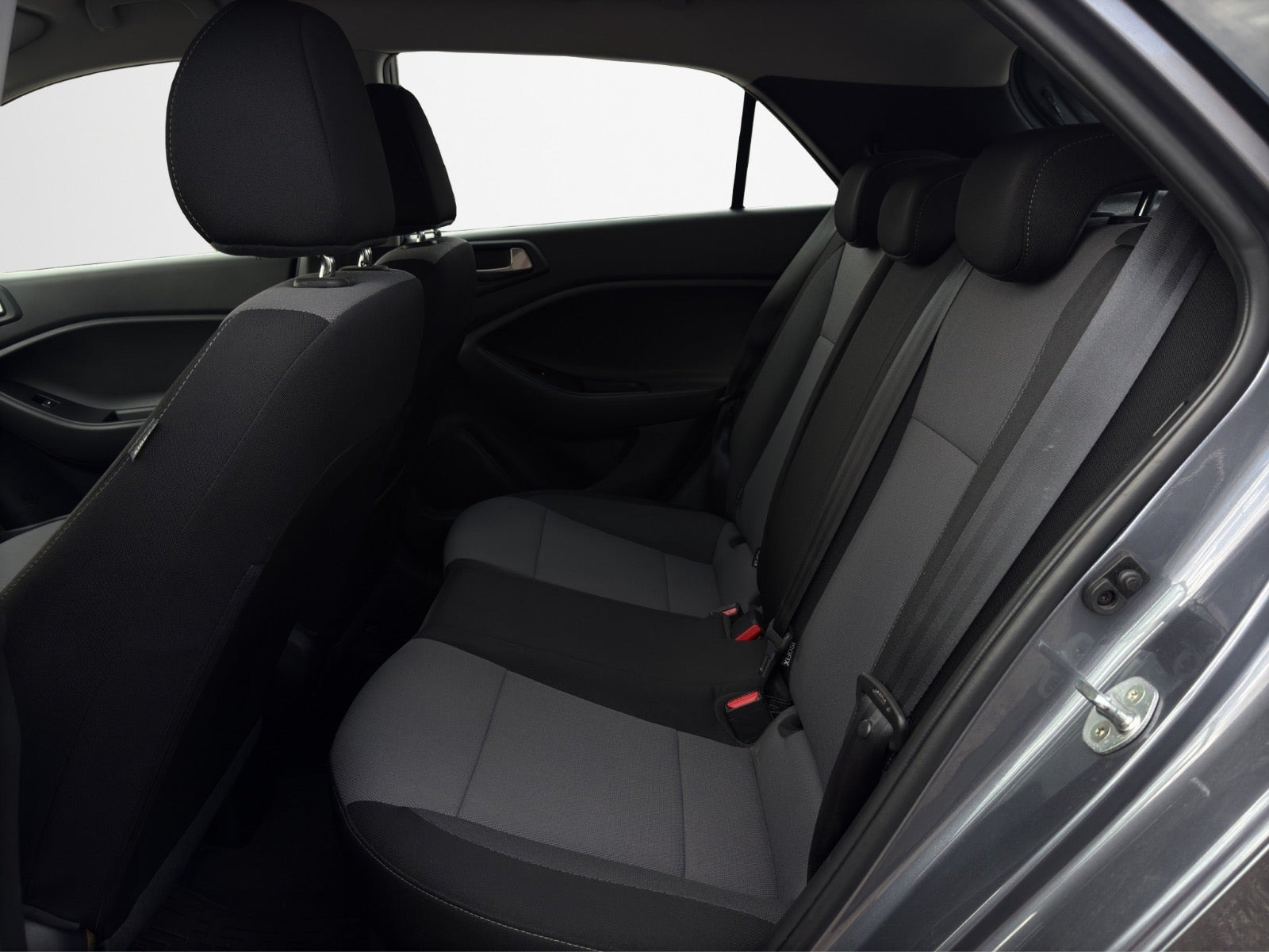 Grå Hyundai i20 fra 2017