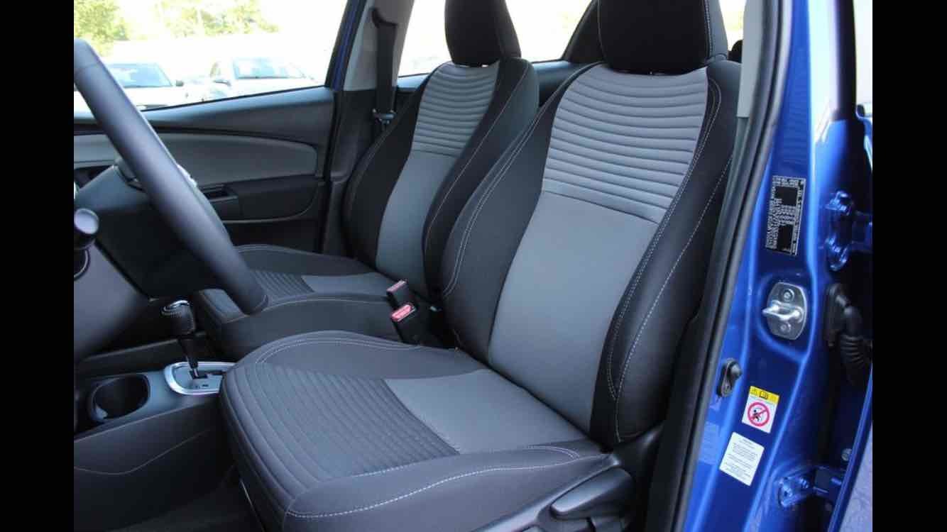 Blå Toyota Yaris fra 2018