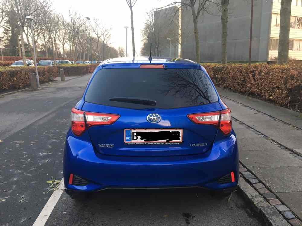 Blå Toyota Yaris fra 2018