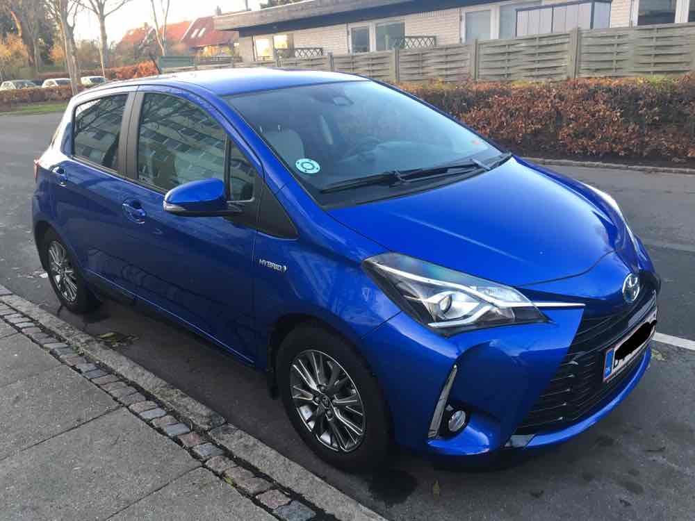 Blå Toyota Yaris fra 2018