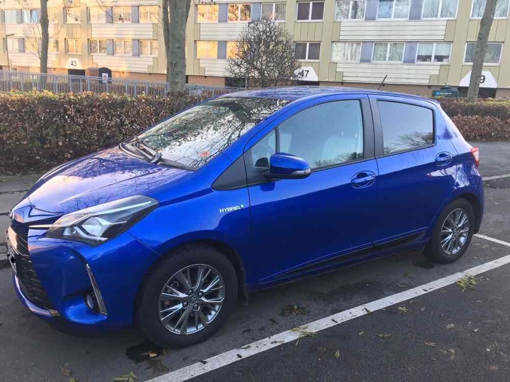 Blå Toyota Yaris fra 2018