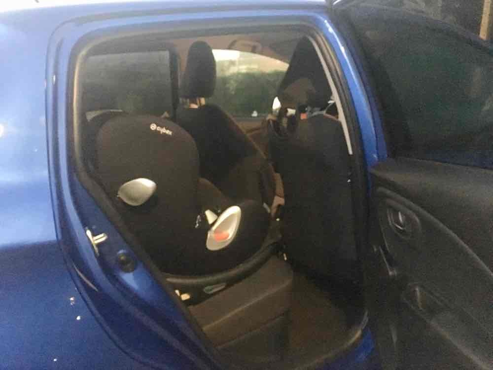 Blå Toyota Yaris fra 2018