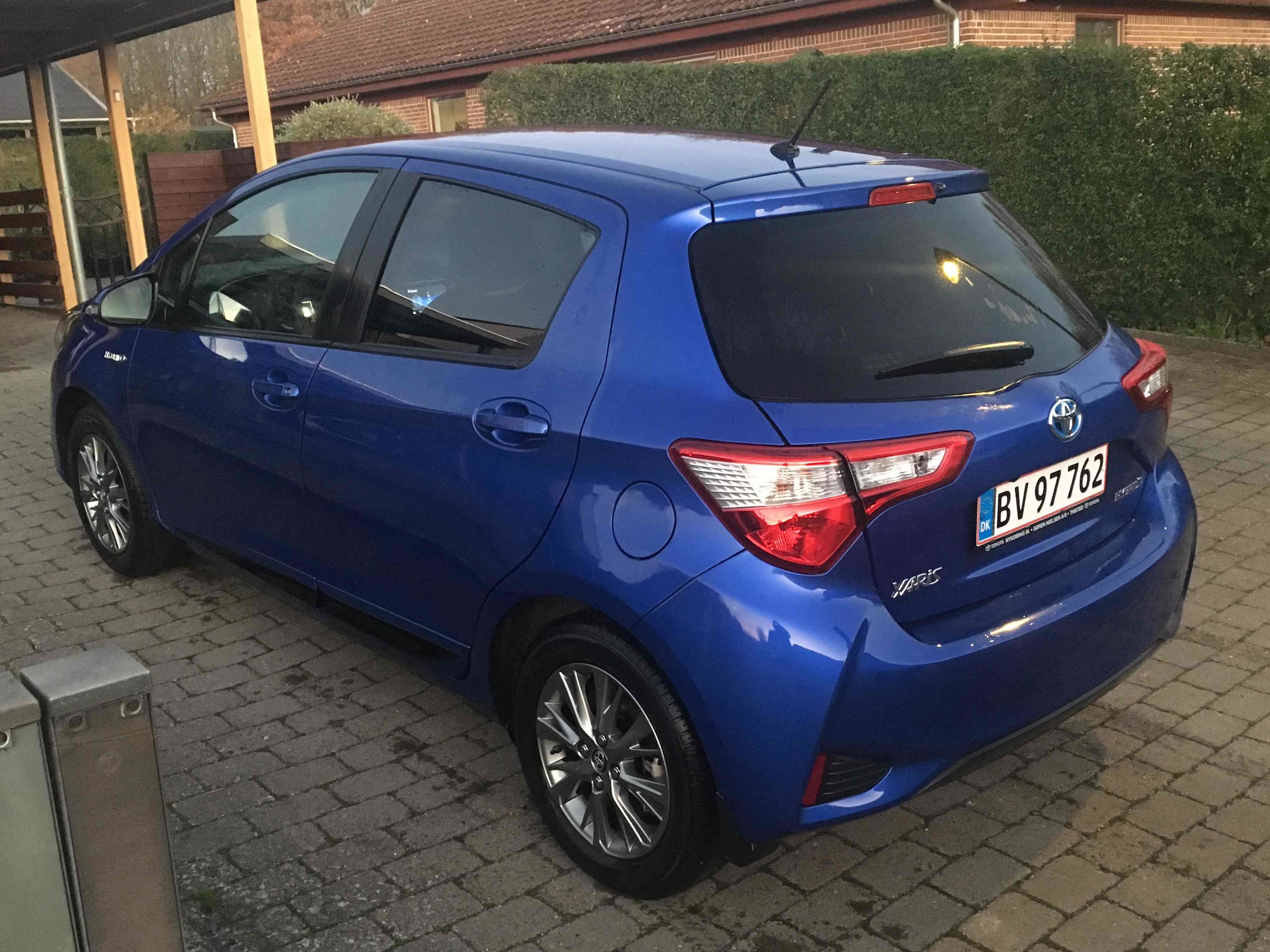 Blå Toyota Yaris fra 2018
