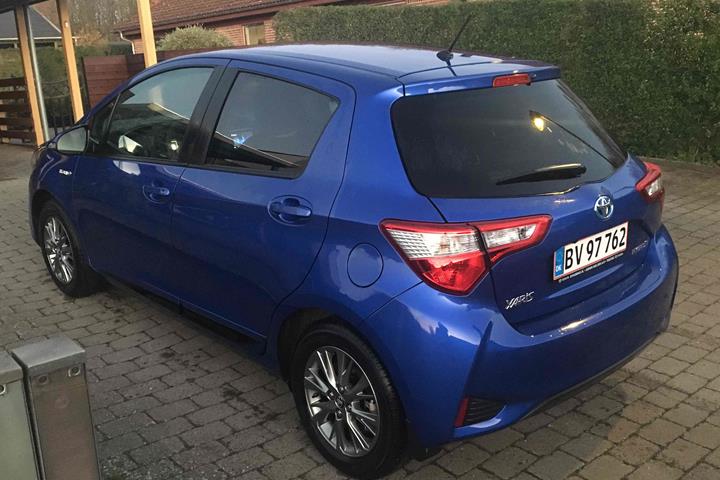 Blå Toyota Yaris fra 2018