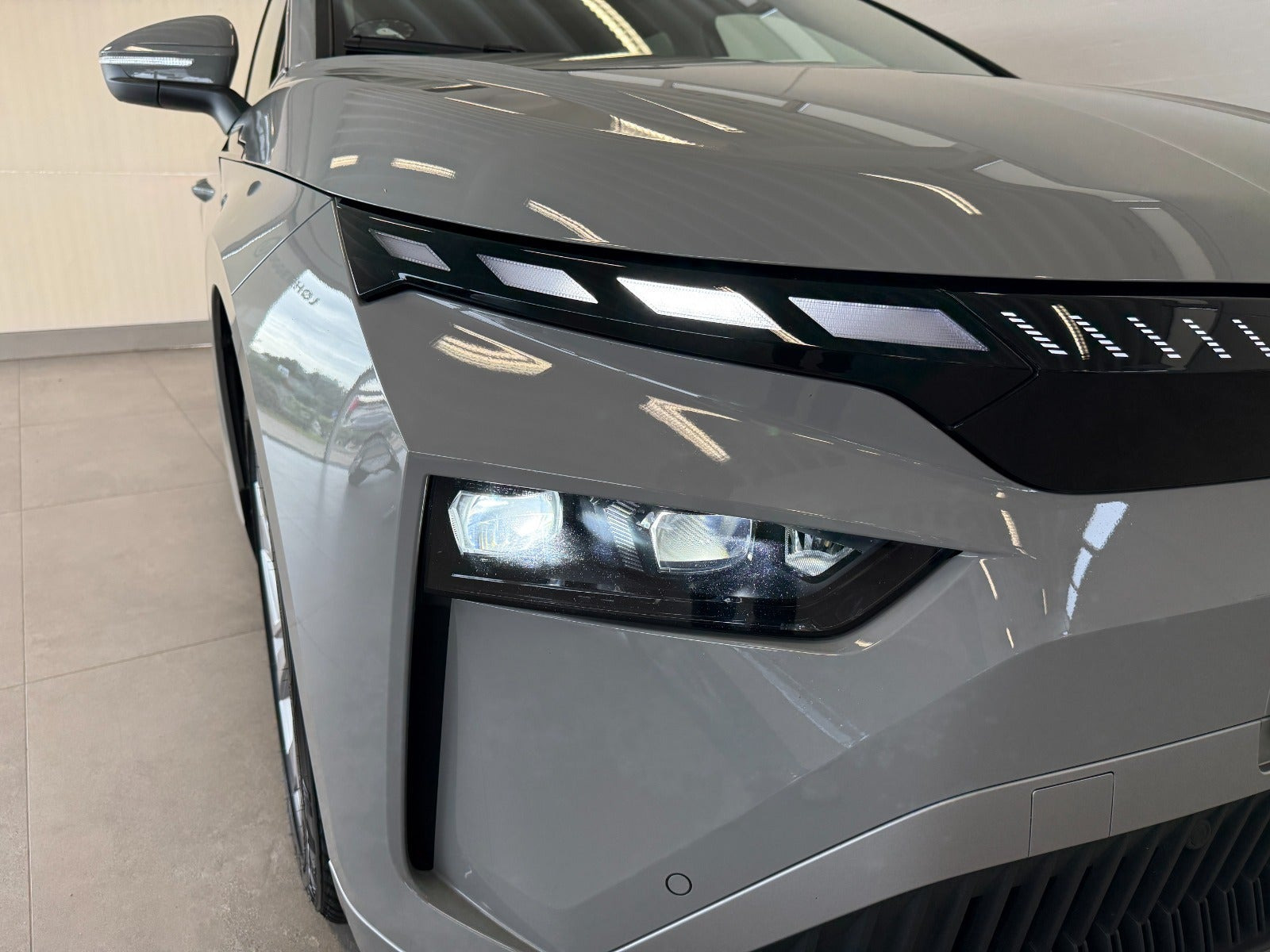 Grå Skoda Enyaq fra 2026