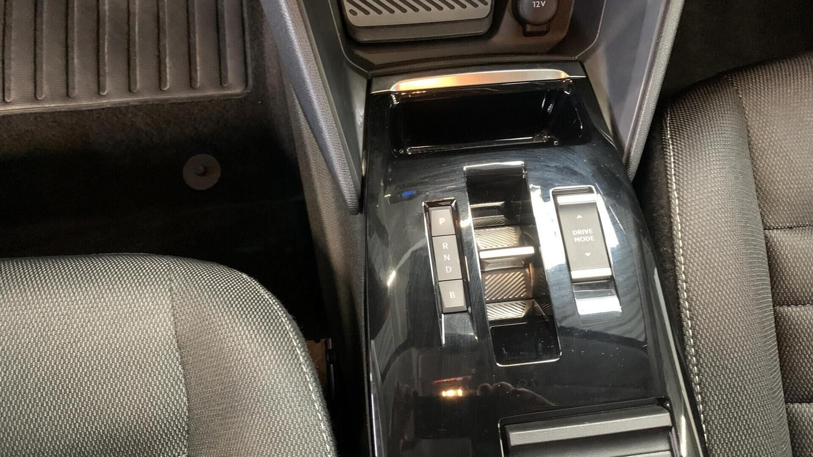 Grå Citroën ë-C4 fra 2025