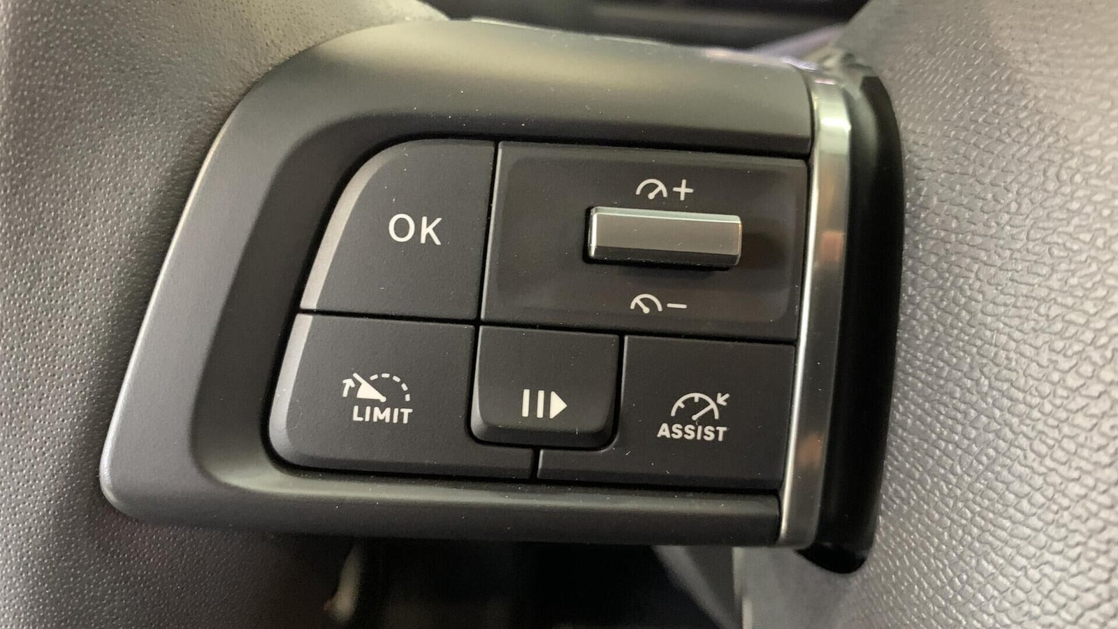 Grå Citroën ë-C4 fra 2025