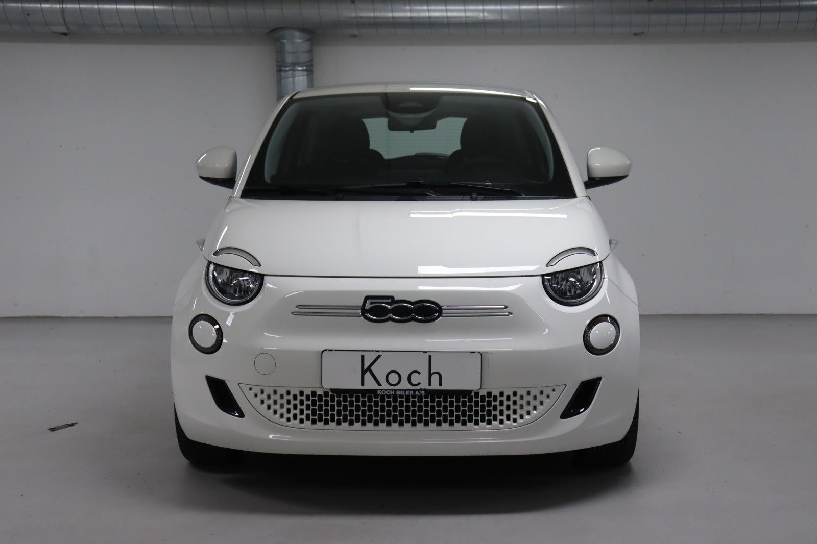 Hvid Fiat 500e fra 2023