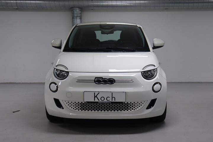 Hvid Fiat 500e fra 2023