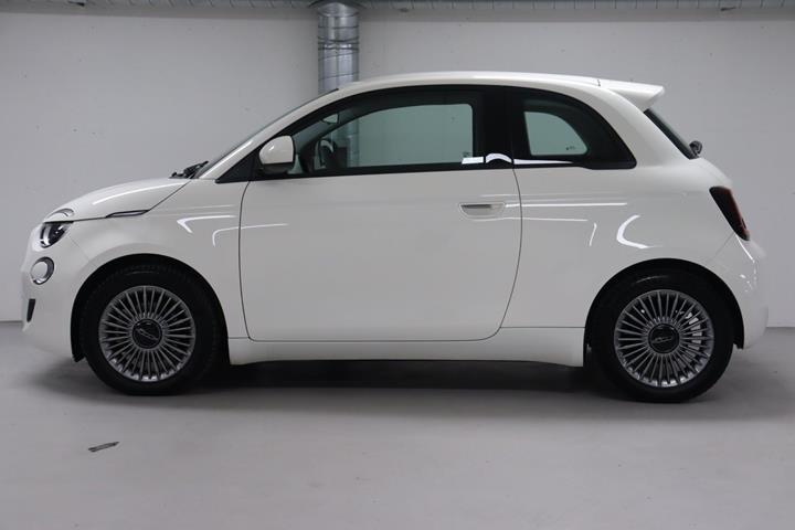 Hvid Fiat 500e fra 2023