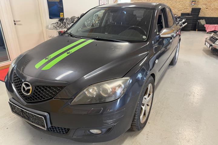 Grå Mazda 3 fra 2007