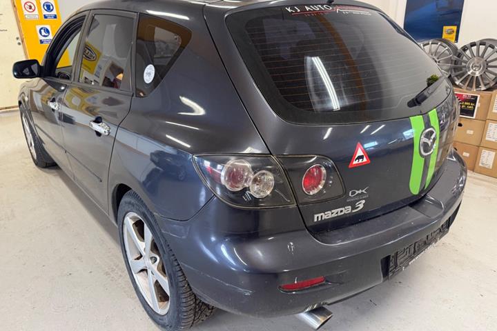 Grå Mazda 3 fra 2007