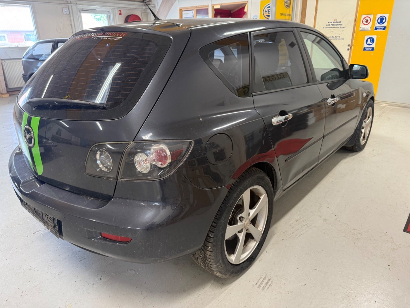 Grå Mazda 3 fra 2007