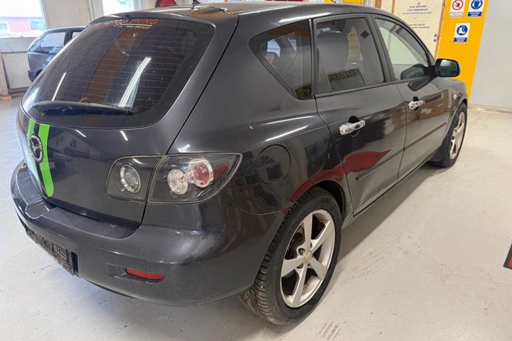 Grå Mazda 3 fra 2007