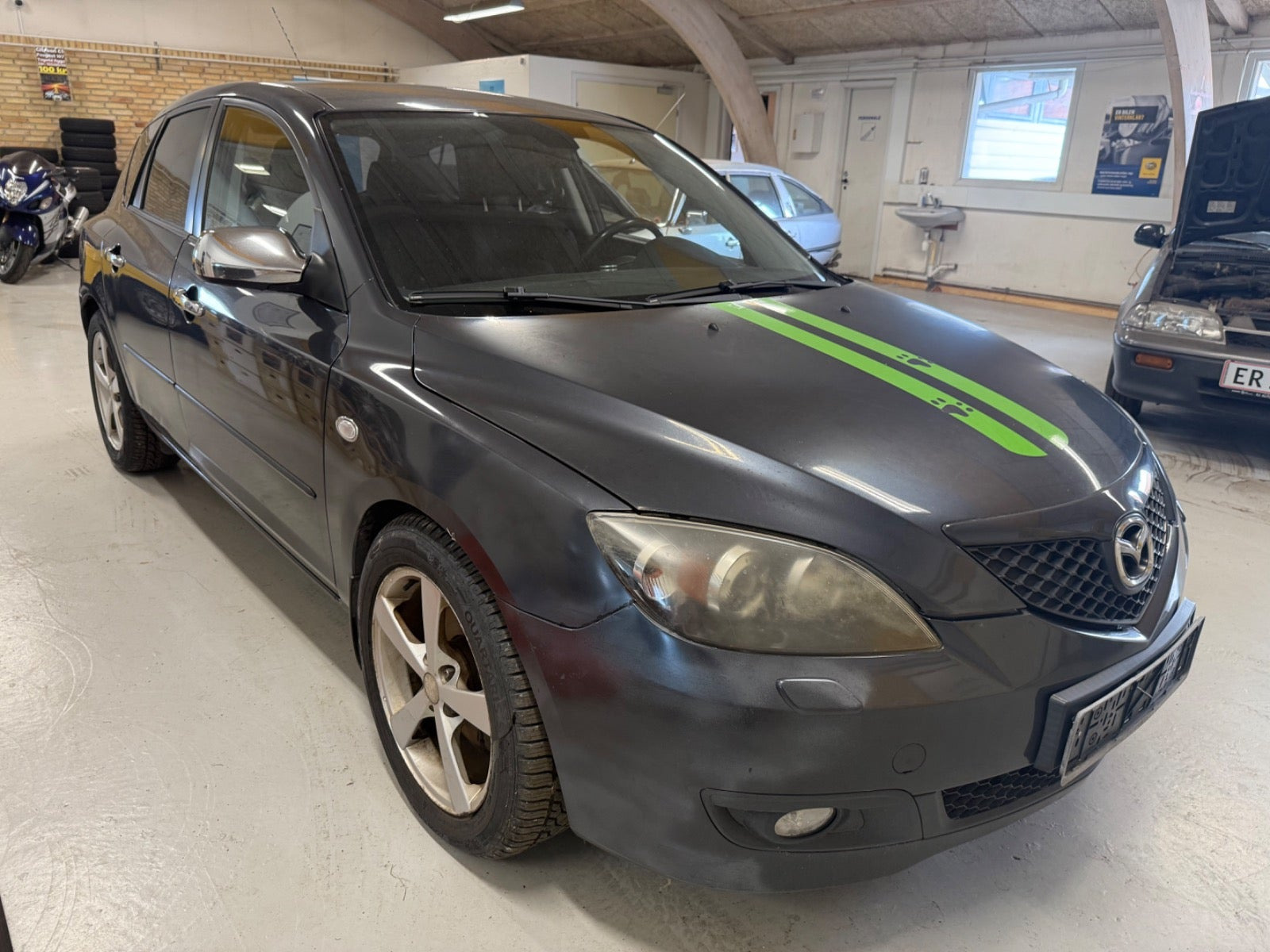 Grå Mazda 3 fra 2007